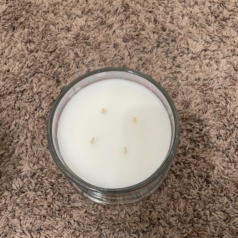 NEW HomeWorx Slatkin‎ & Co Tonka Bean Vanilla 4-Wick Scented Candle Holiday Red
